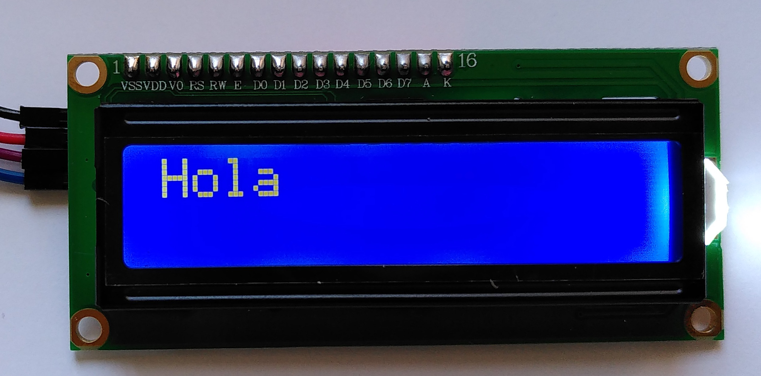 Pantalla LCD missatge Hola